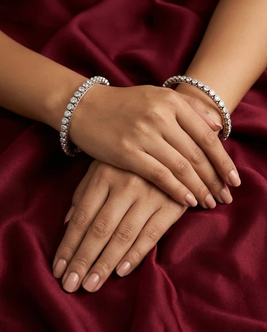 Bezel Solitaire Line Bangle in oxidised 925 sterling silver, photo 1