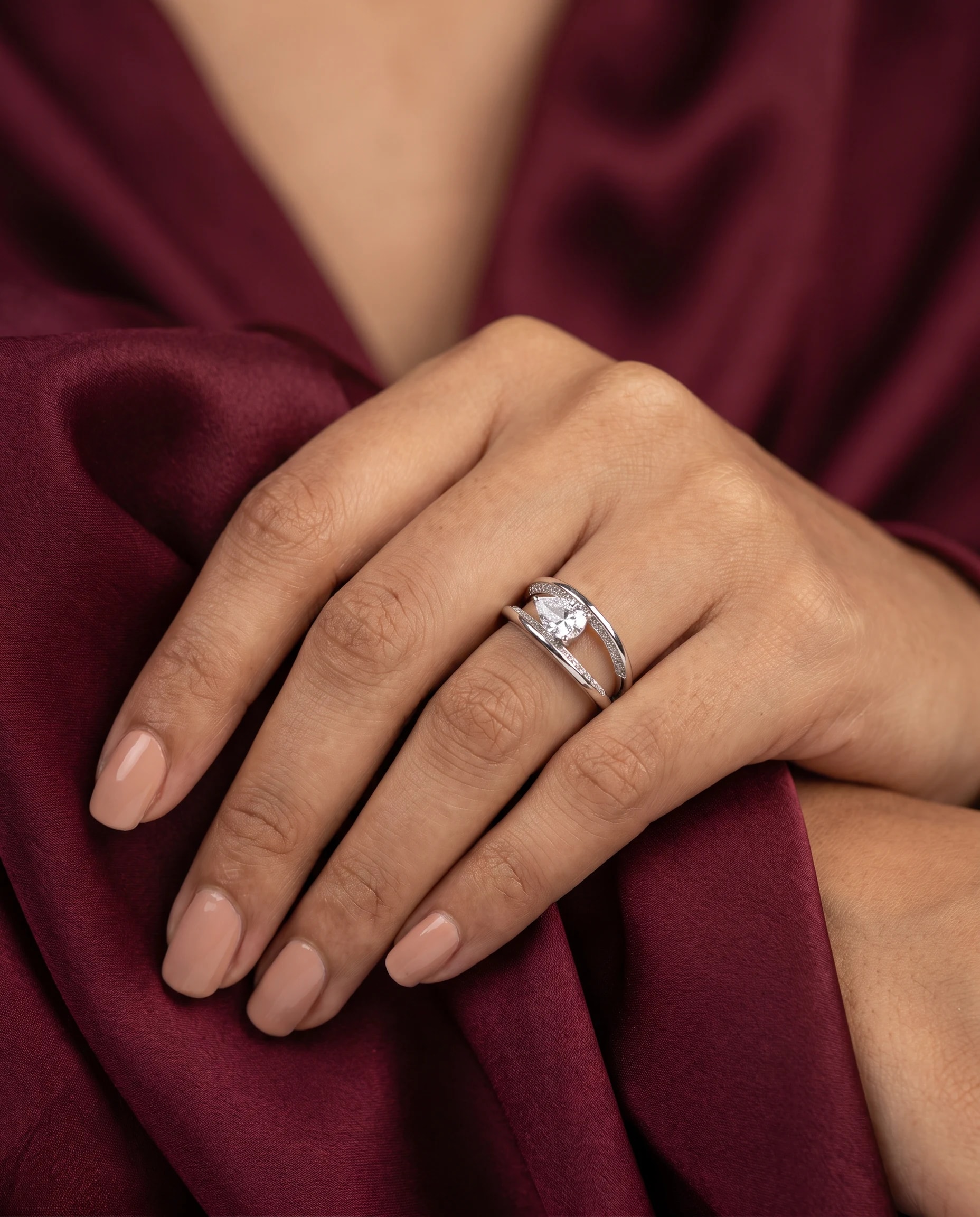 Oval Bypass Solitaire Ring in rhodium plated 925 sterling silver, photo 1